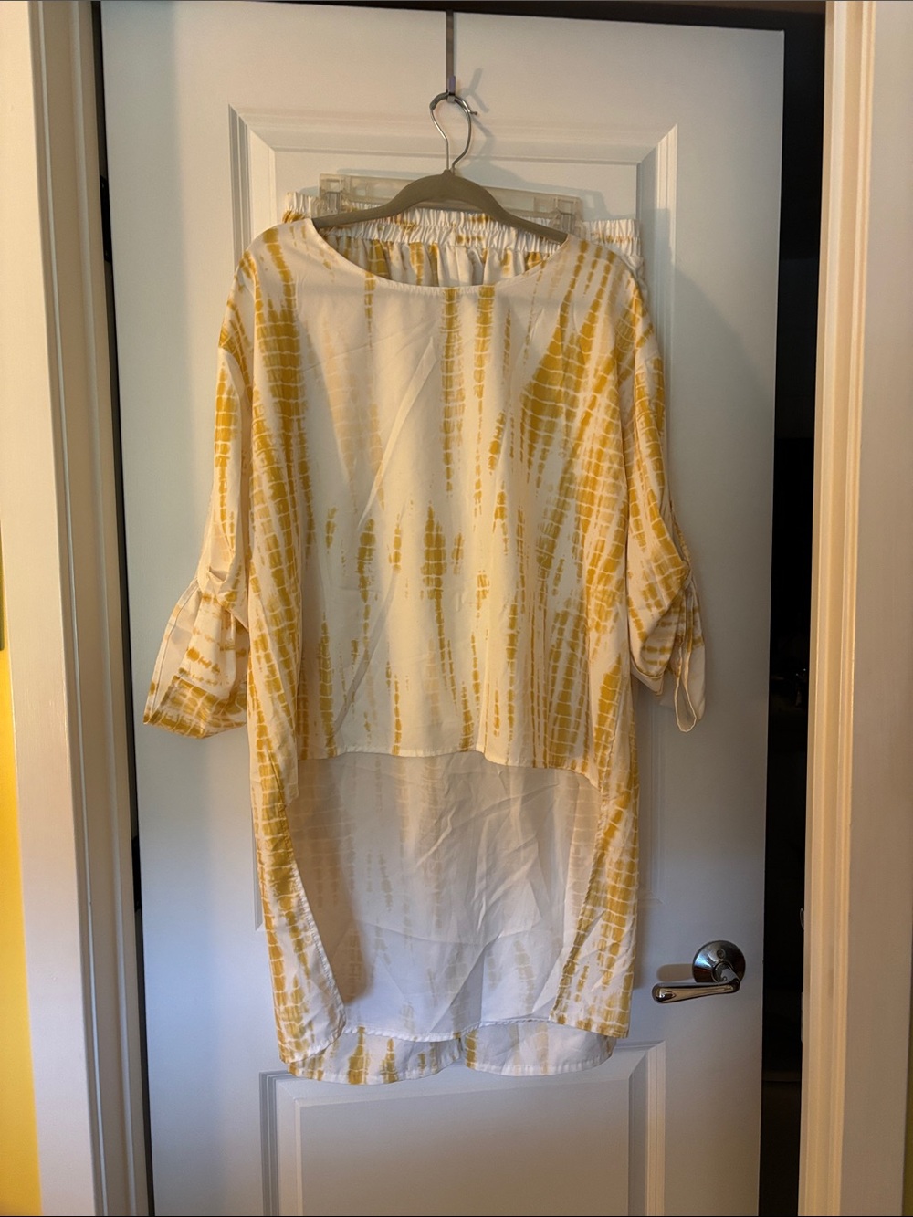 Women's White Tunic and pants Yellow Abstract Print.